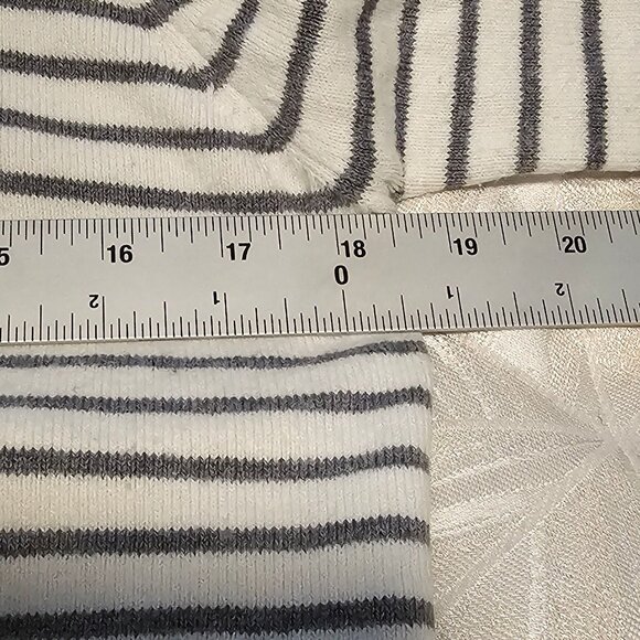 Women’s White with Gray Stripes French Connection Turtleneck Tunic, Medium - Picture 5 of 6